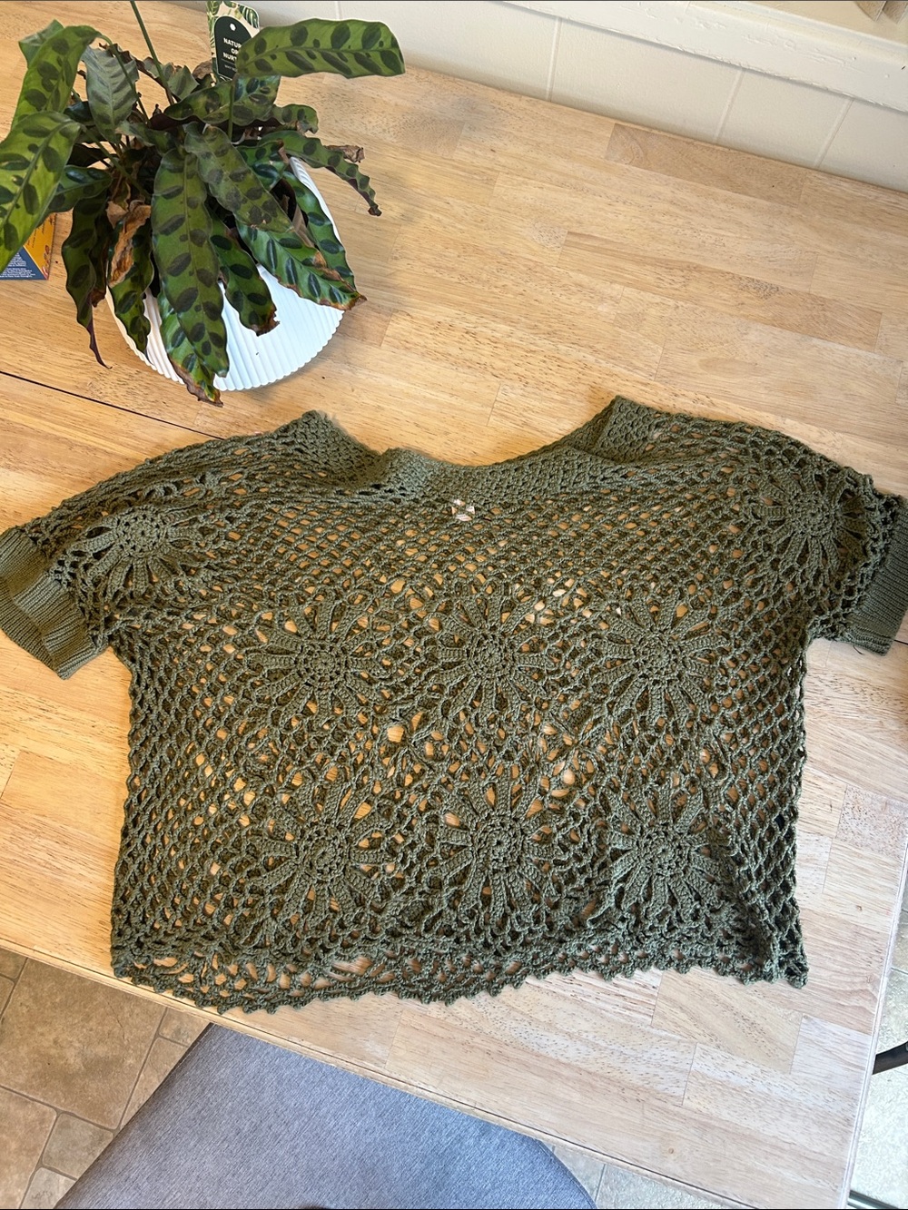 Forever 21 Olive Green Crochet Short Sleeve Top